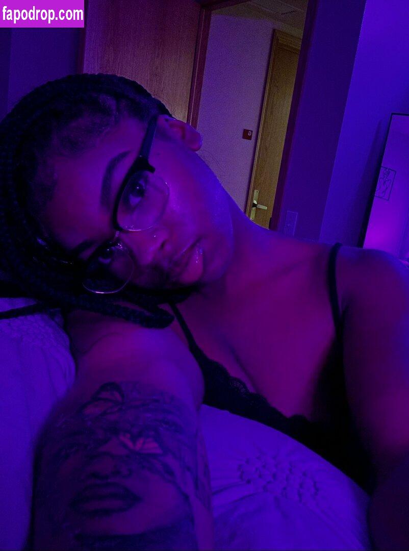 LoveableMillz / Theyadorejamelia18 / loveablevillain / saramills631 leak of nude photo #0016 from OnlyFans or Patreon