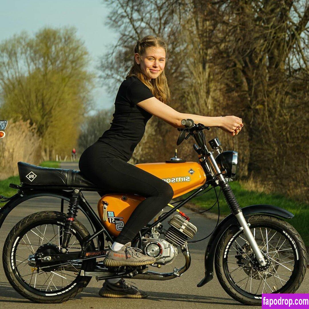 lxllx.se / German biker girl Instagram / Patreon / user слитое обнаженное фото #0004 с Онлифанс или Патреон