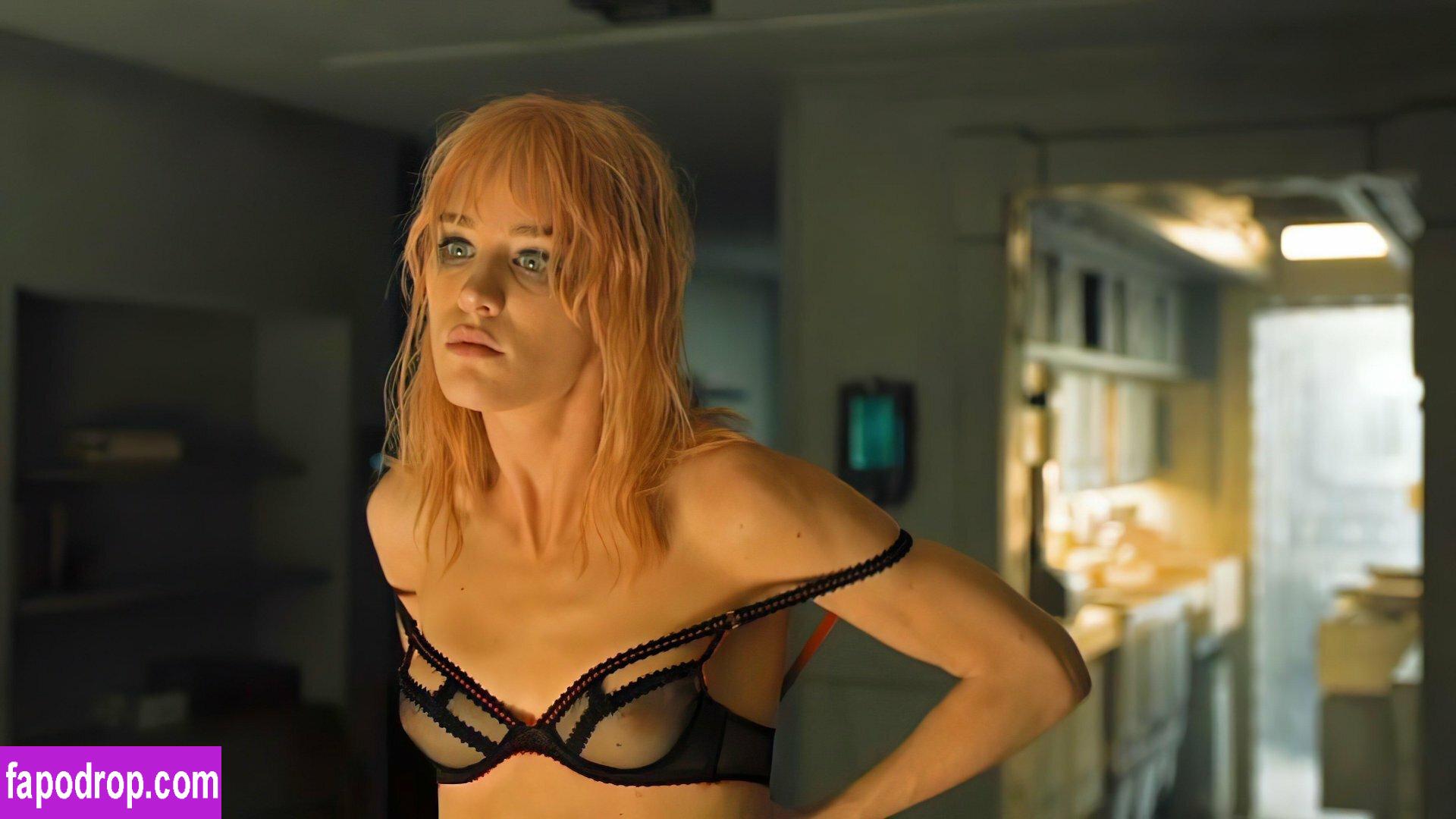 Mackenzie Davis / carolinedavis / tmackenziedavis слитое обнаженное фото #0001 с Онлифанс или Патреон