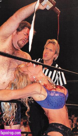 Madusa photo #0014