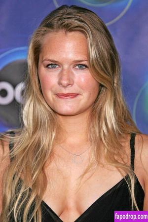 Maggie Lawson photo #0011