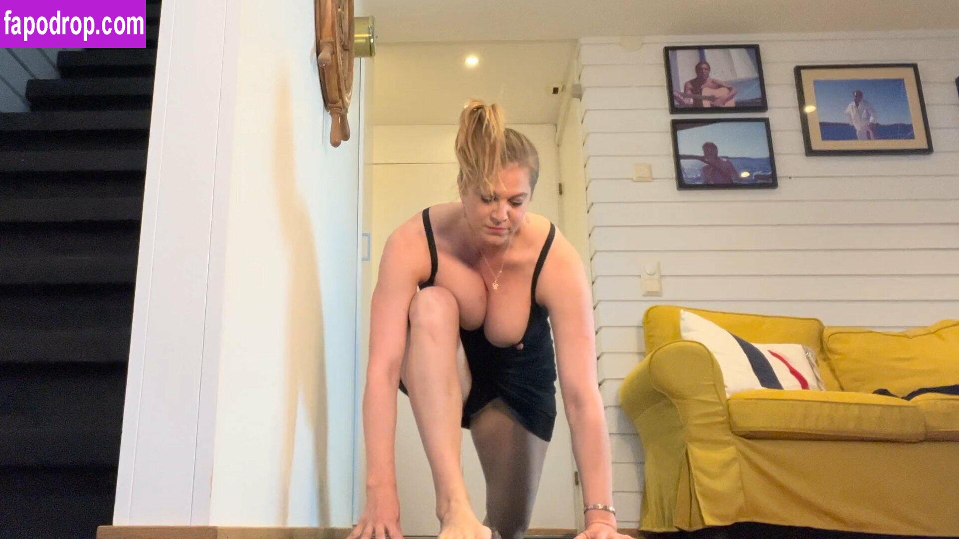 Marlingyoga leak of nude photo #0303 from OnlyFans or Patreon
