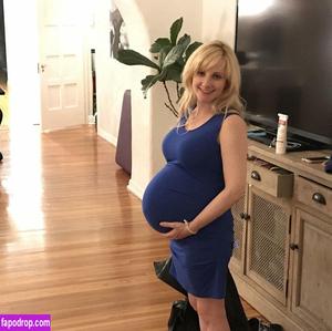 Melissa Rauch leak #0028