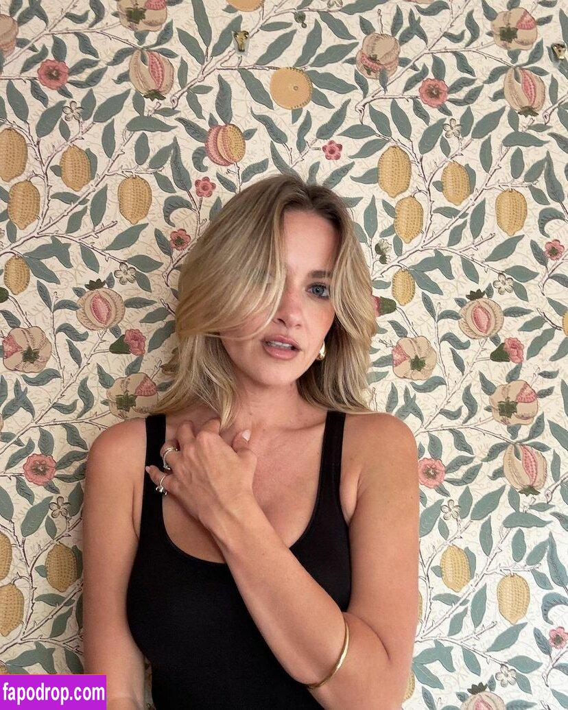 Meredith Hagner / merediththeweasel leak of nude photo #0007 from OnlyFans or Patreon