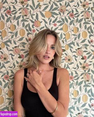 Meredith Hagner фото #0007