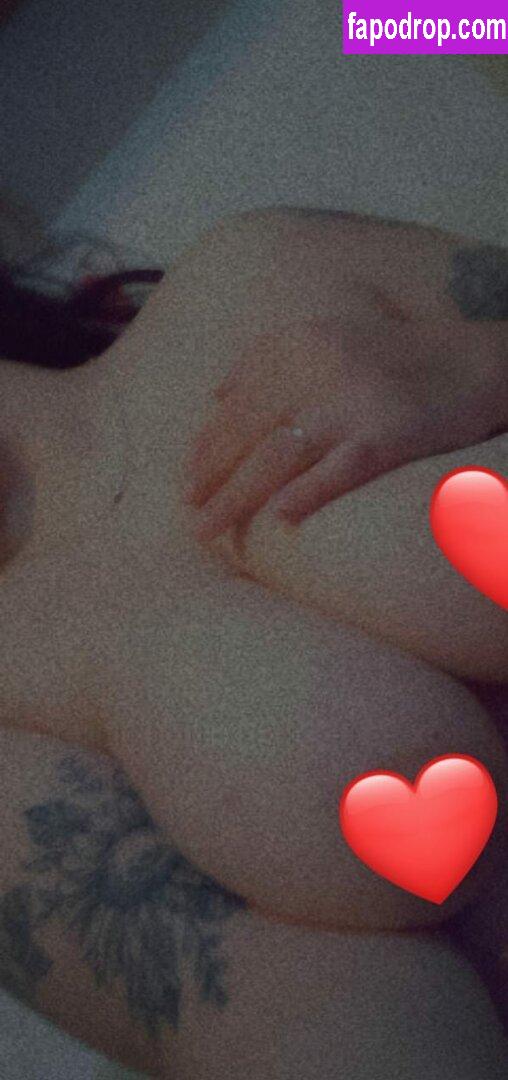 Milagrosss98 / awkwardturtlesaywhat89 leak of nude photo #0020 from OnlyFans or Patreon