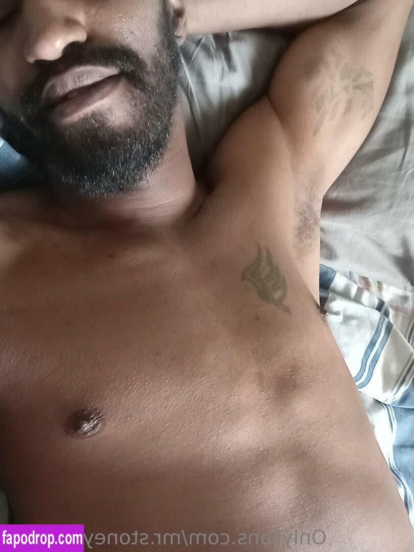 mr.stoneybologna / the_redeyedpanda leak of nude photo #0024 from OnlyFans or Patreon