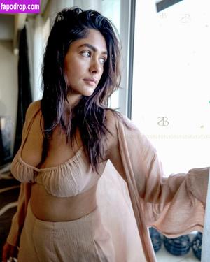 Mrunal Thakur photo #0004