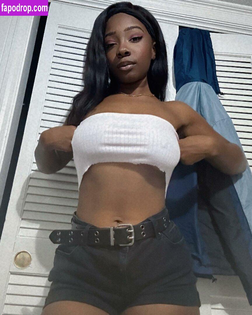 Niyahmoeye / itss.niyahmoeye._ / lady.x.desire leak of nude photo #0001 from OnlyFans or Patreon