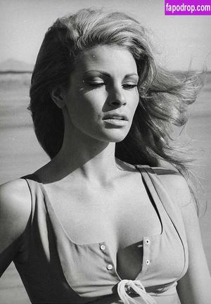 Raquel Welch слив #0094