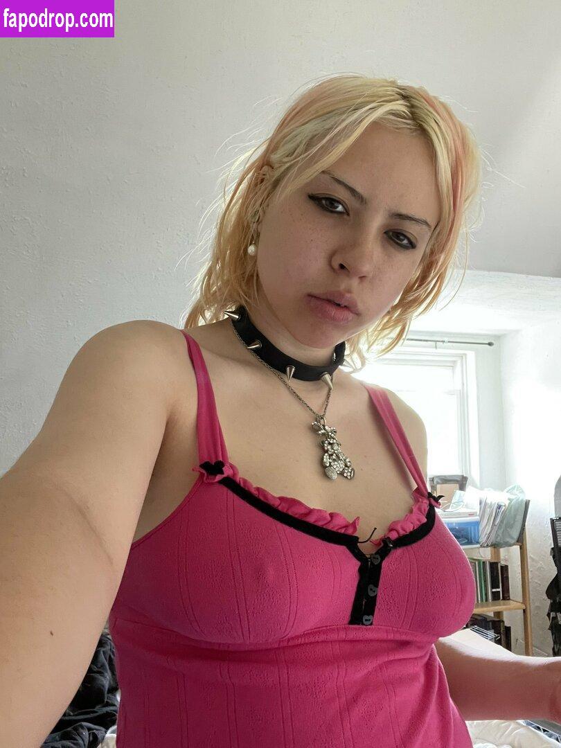 richprincessjunko / Bisexualvietfae / Glittering-Zombie467 / God Empress Junko / rcjonesy leak of nude photo #0030 from OnlyFans or Patreon