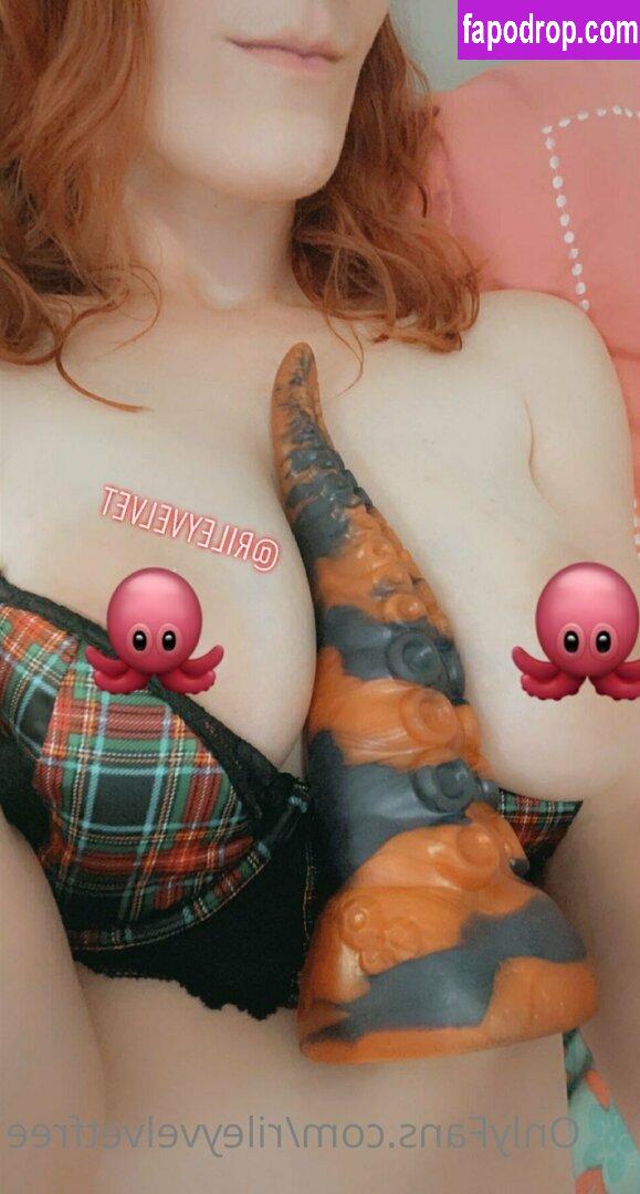rileyvelvetfree / rileyevee leak of nude photo #0005 from OnlyFans or Patreon