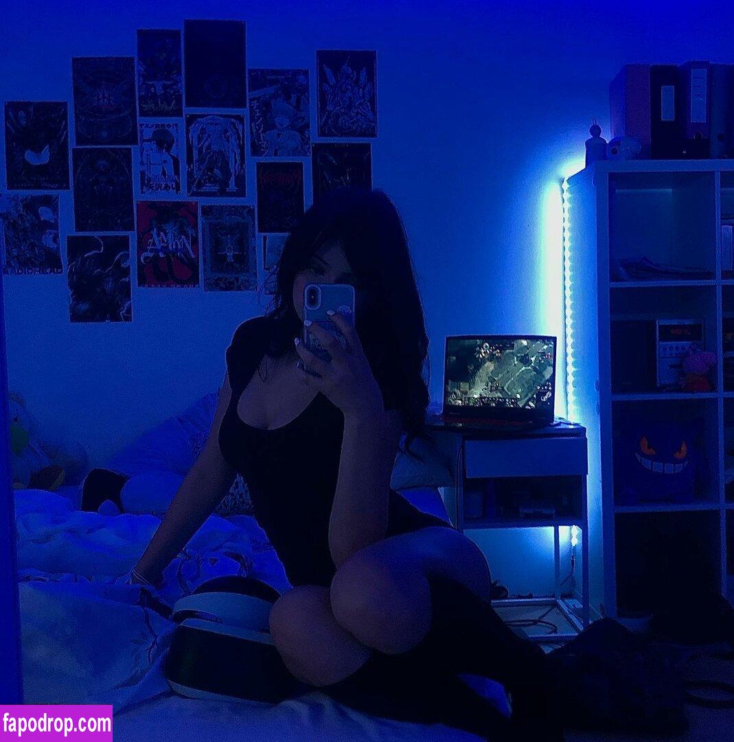 saabine777 / 4lkiraa / diedatmyhouse / ilovemybunnyakira / sabine_dede / valerine777 leak of nude photo #0019 from OnlyFans or Patreon