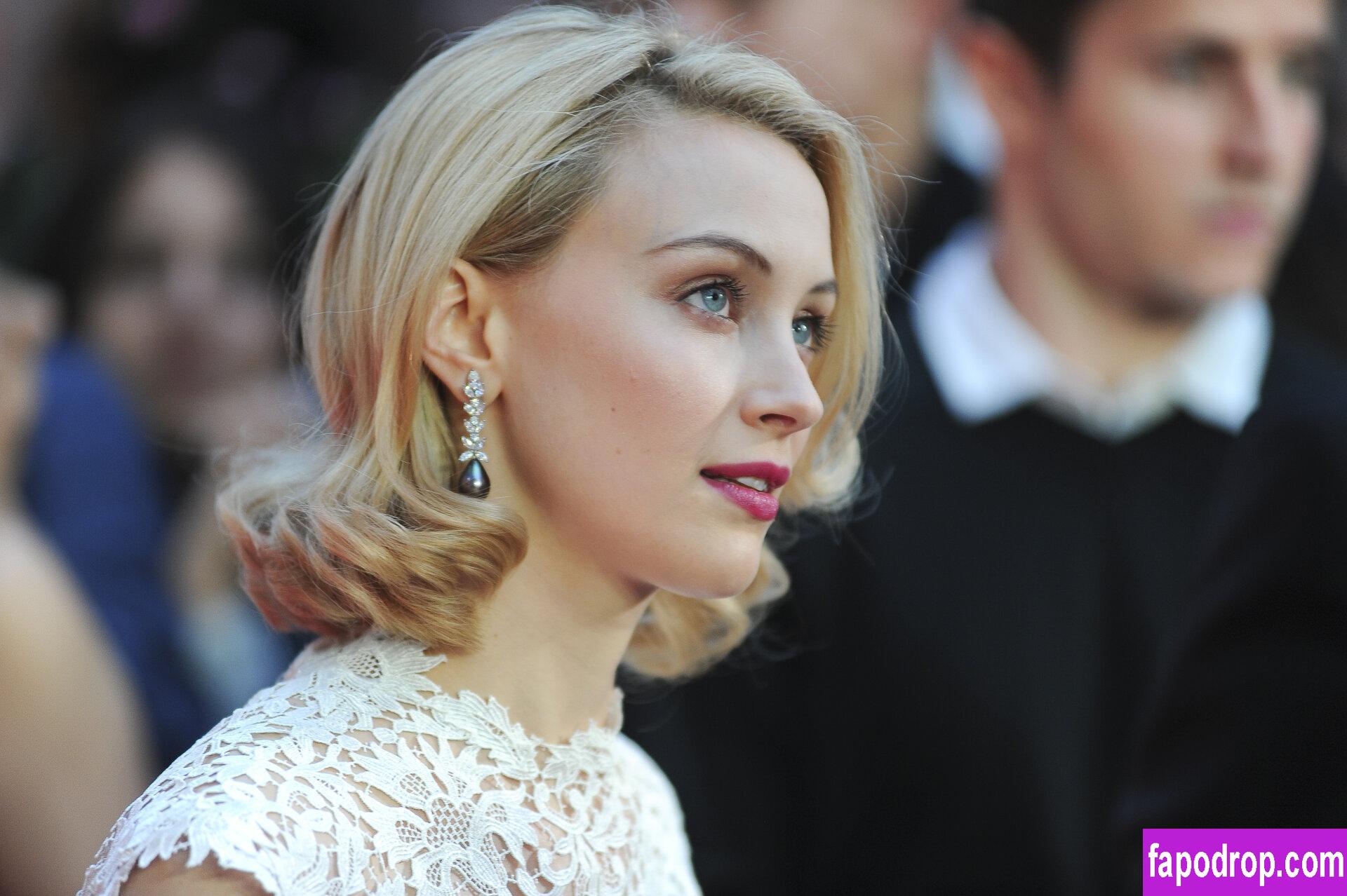 Sarah Gadon / sarahgadon слитое обнаженное фото #0004 с Онлифанс или Патреон