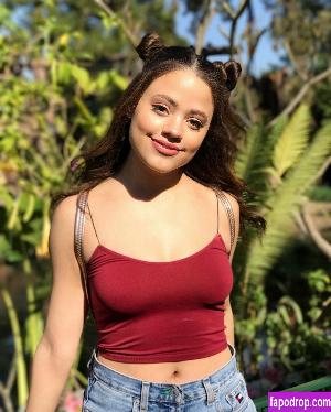 Sarah Jeffery слив #0048