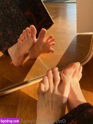 small_girl_feet photo #0053