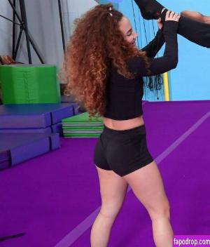 Sofie Dossi leak #0192