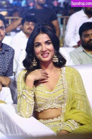 Sonal Chauhan leak #0065