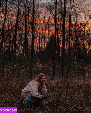 Sophie Nelisse фото #0015