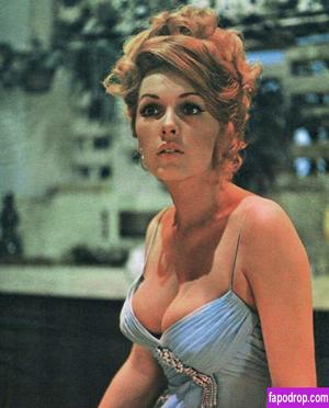 Stella Stevens photo #0005