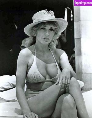 Stella Stevens photo #0022