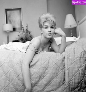 Stella Stevens photo #0024