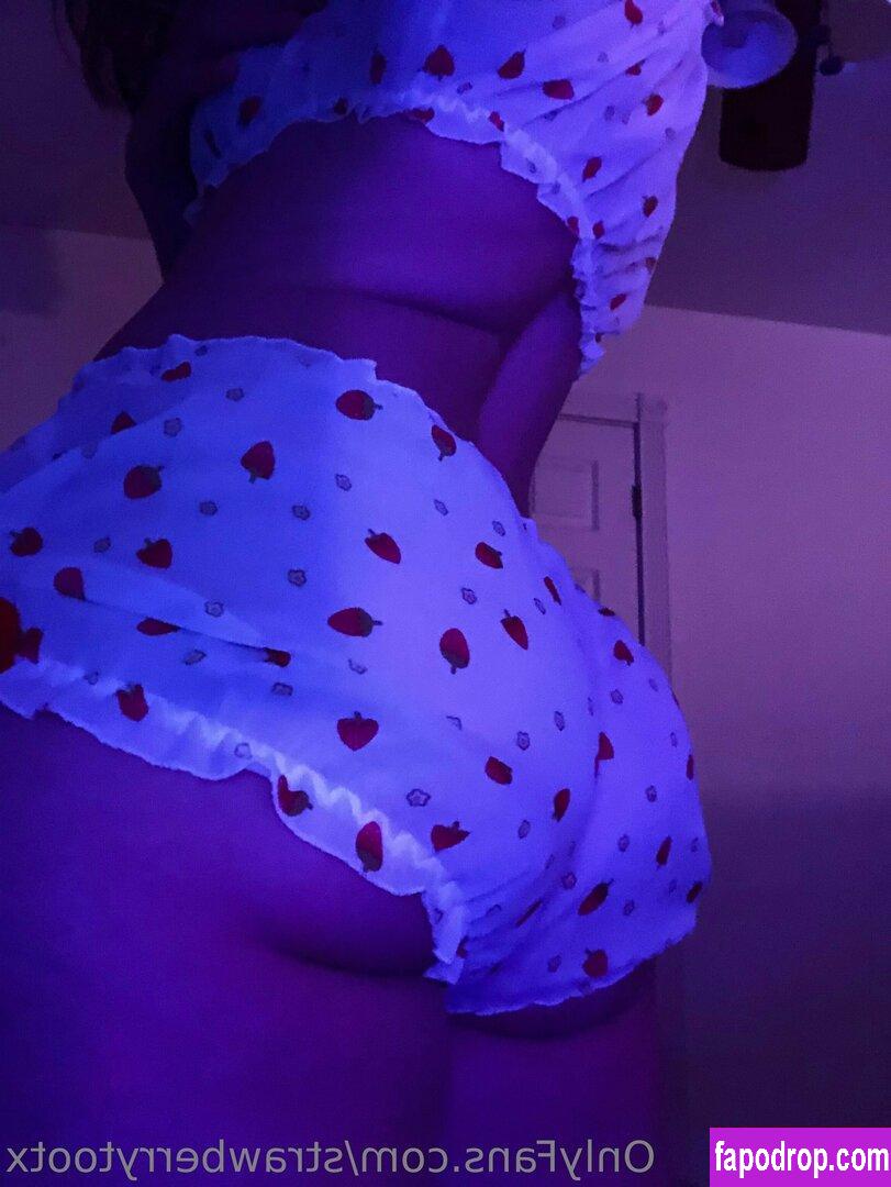 strawberrytootx / Strawberrytootsx / strawberrytootsiee leak of nude photo #0089 from OnlyFans or Patreon