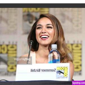 Summer Bishil photo #0037