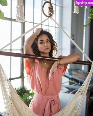 Summer Bishil photo #0095