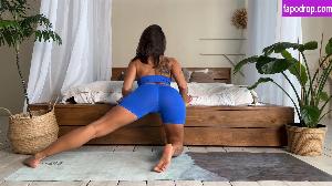 Thais-Yoga photo #0060