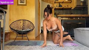 Thais-Yoga photo #0063