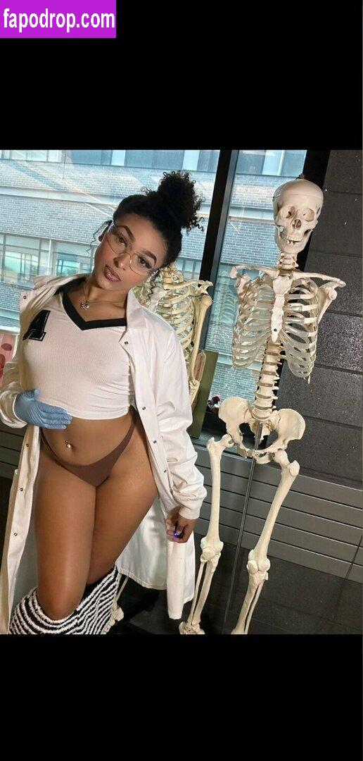 Thee Lightskin Tutor / kiki.x.i / kikii.xoxo / kikixi / kiracollege / lightskin barbie / waifukikii leak of nude photo #0011 from OnlyFans or Patreon