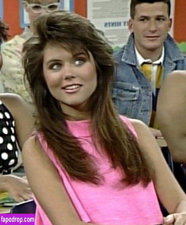 Tiffani-Amber Thiessen / Tiffani Amber Thiessen / tiffanithiessen слитое обнаженное фото #0025 с Онлифанс или Патреон