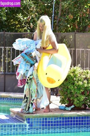 Tori Spelling i photo #0018