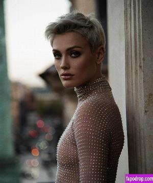 Wallis Day слив #0294