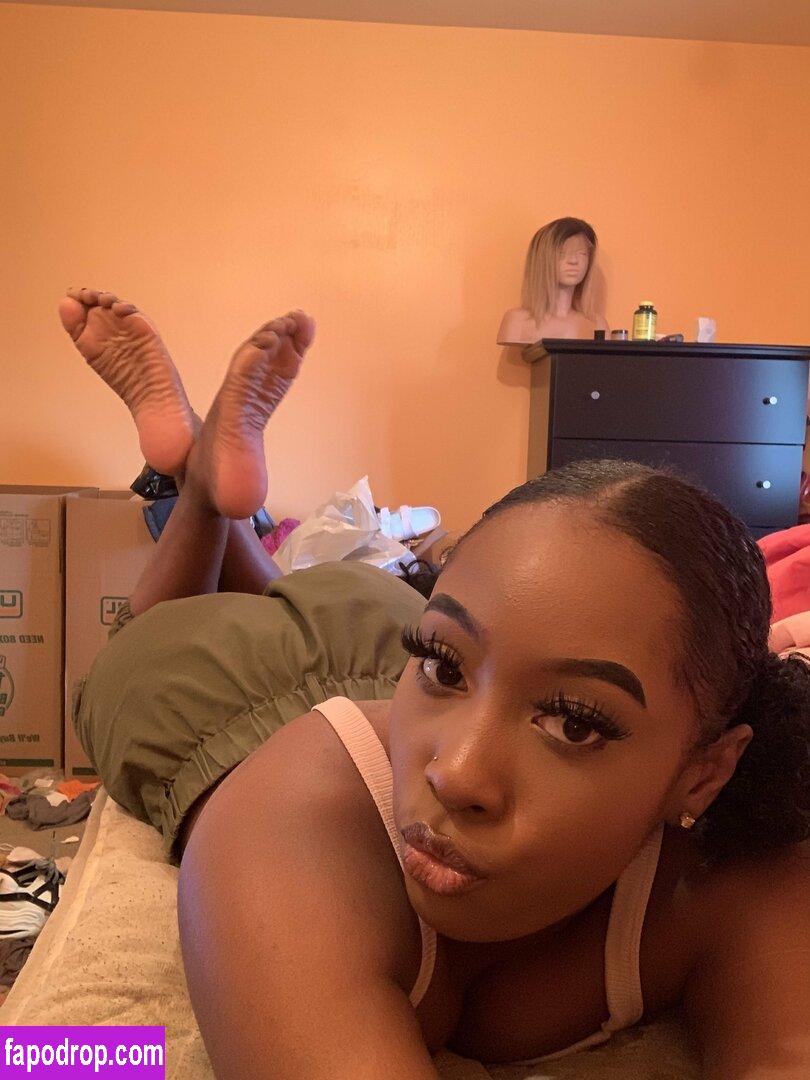 waveysolezz / wavey.soles leak of nude photo #0013 from OnlyFans or Patreon