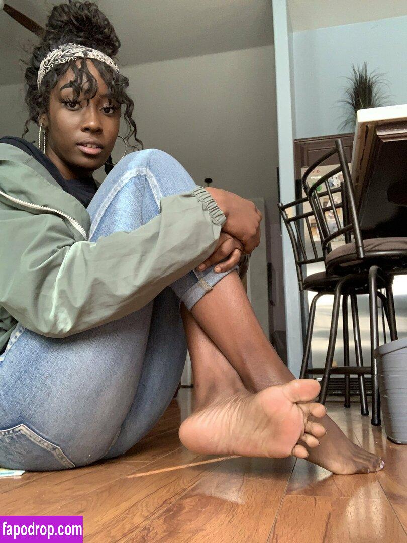 waveysolezz / wavey.soles leak of nude photo #0067 from OnlyFans or Patreon