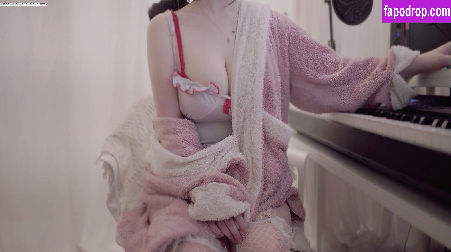 Yuwol / ara_rgrg / yuwol_61 / yuwol_92 leak of nude photo #0003 from OnlyFans or Patreon